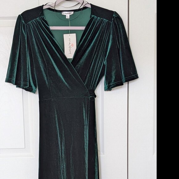Emerald Green Wrap Dress by Pink Desert - Picture 9 of 11